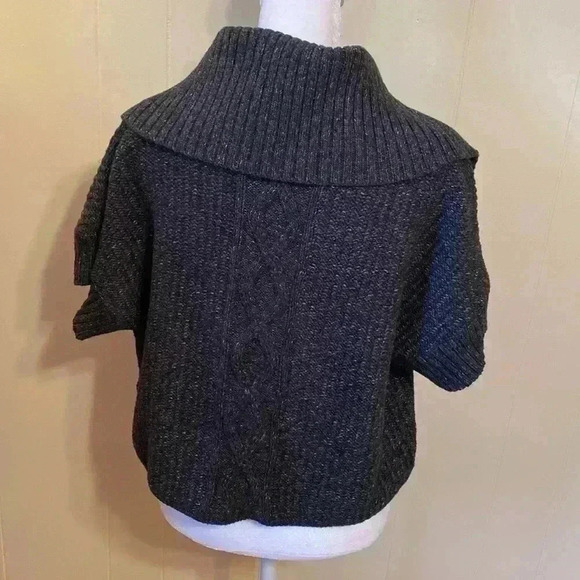 Michael Kors Gray Cropped, Short Sleeve, Cardigan in Size Large. - Picture 4 of 13